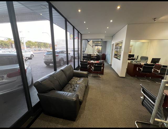 2,113M² RETAIL FOR SALE IN PAROW EAST